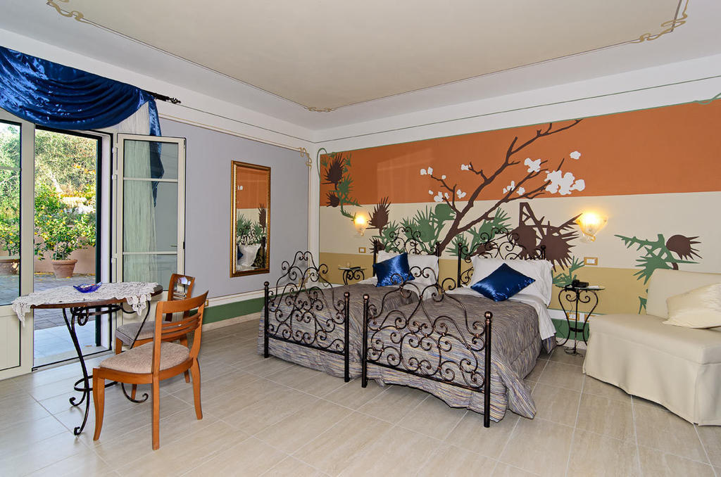 La Chandelle Massarosa Room photo
