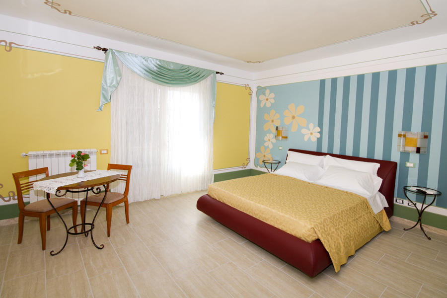 La Chandelle Massarosa Room photo